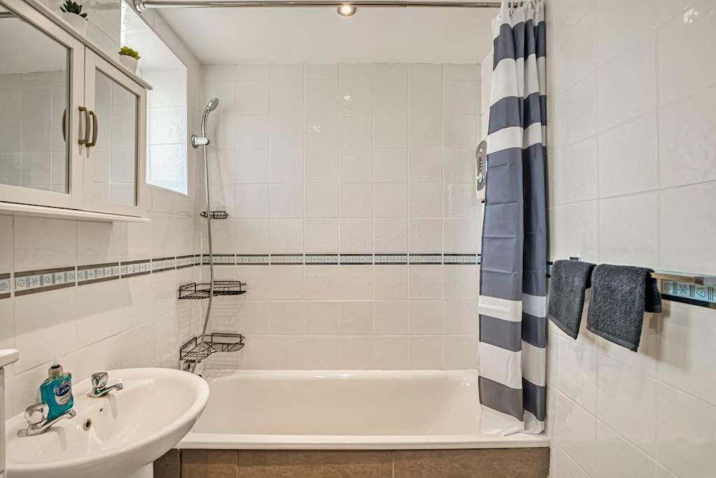 Lovely 3-bed Clapham Common * Londra